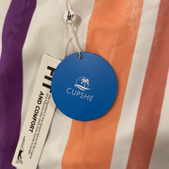 NWT Cupshe Women’s one piece striped swimsuit suit with 4 way stretch fabric - Picture 3 of 5